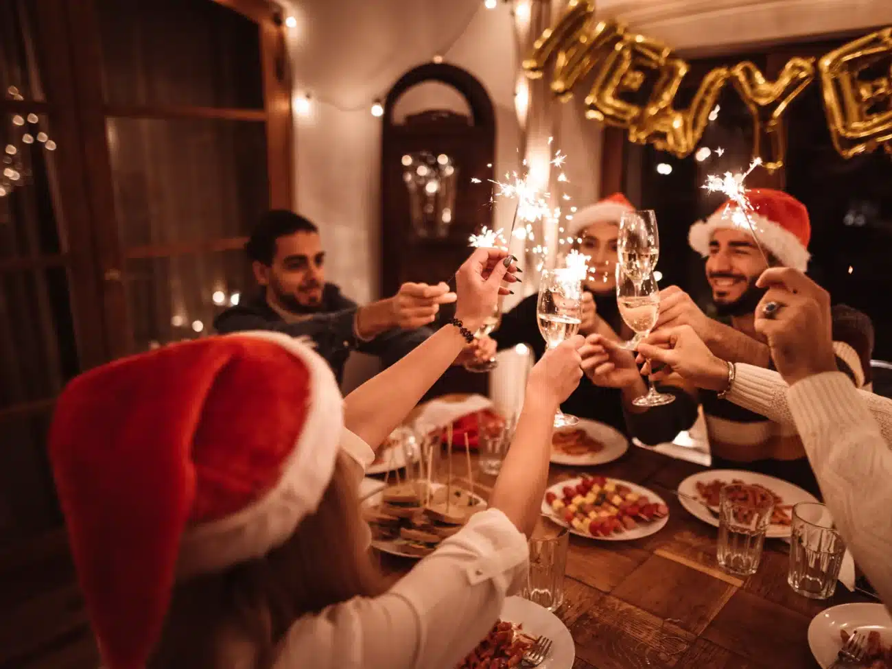 Silvester zu Hause feiern: Ideen für einen unvergesslichen Abend